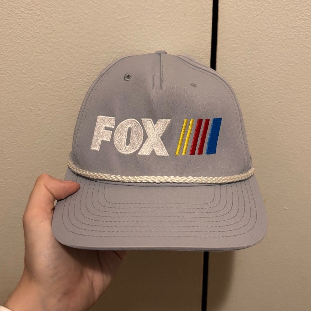 Fox Racing Light Gray Snapback Truckerhat with braided rope detail